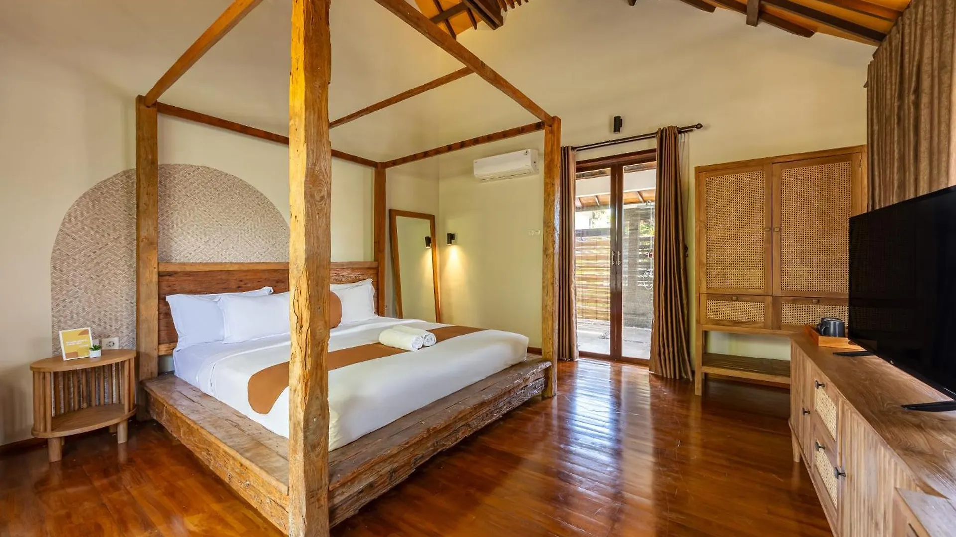 Cove Urbanest Inn Seminyak  Hotel