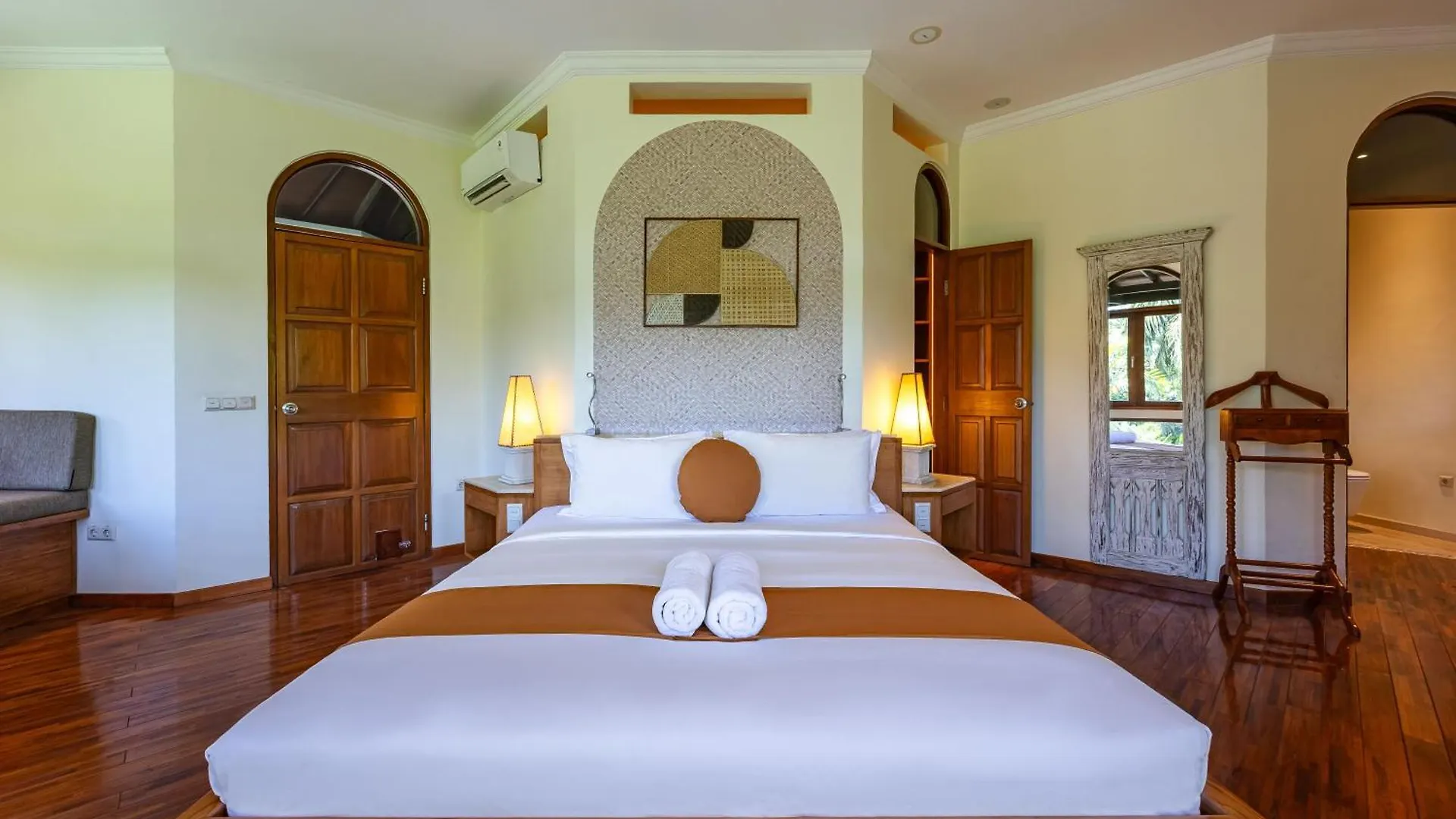 Cove Urbanest Inn Seminyak 4*,